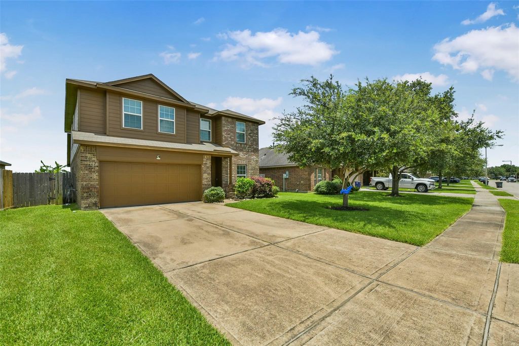 3102 Cambridge Meadows Ln, Dickinson, TX 77539