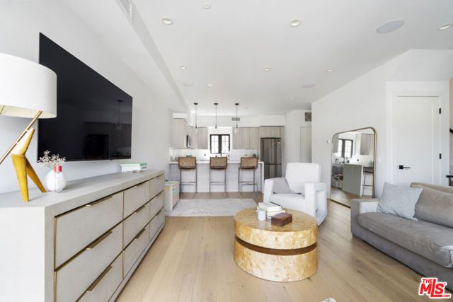 738 Parkman Avenue, Los Angeles, CA 90026