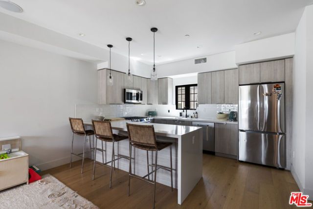 738 Parkman Avenue, Los Angeles, CA 90026