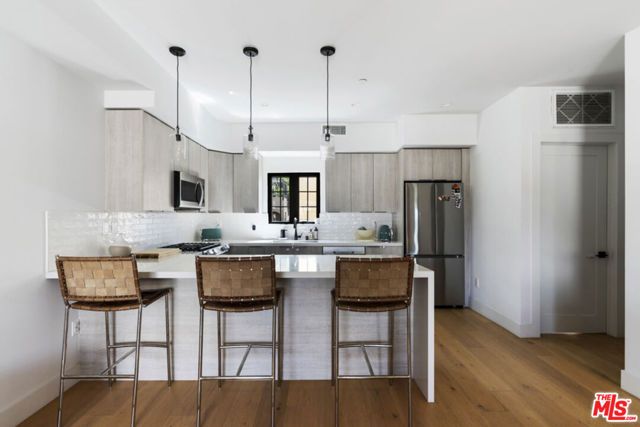 738 Parkman Avenue, Los Angeles, CA 90026