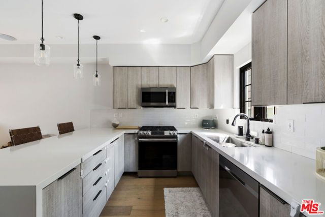 738 Parkman Avenue, Los Angeles, CA 90026