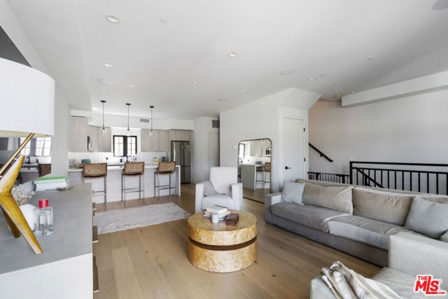 738 Parkman Avenue, Los Angeles, CA 90026