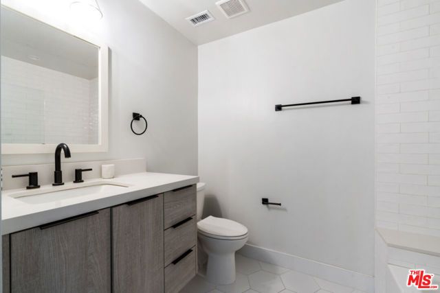 738 Parkman Avenue, Los Angeles, CA 90026