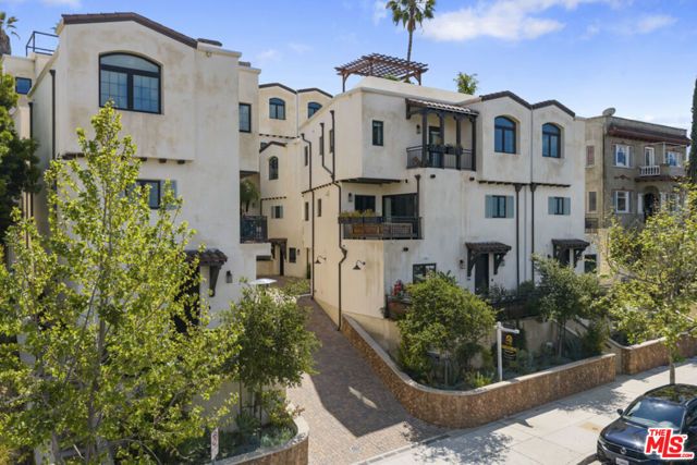 738 Parkman Avenue, Los Angeles, CA 90026