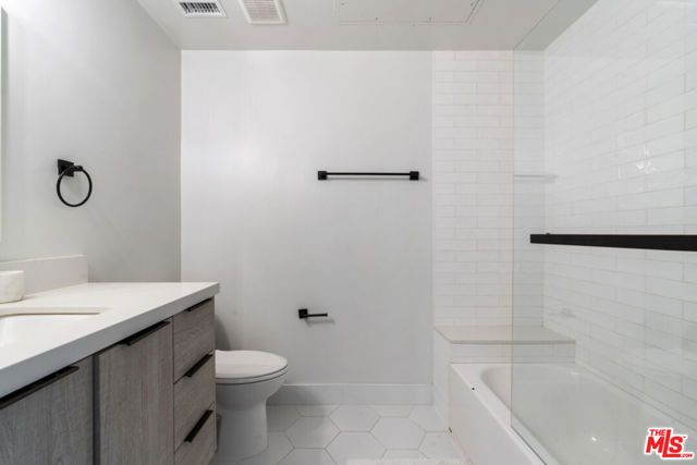 738 Parkman Avenue, Los Angeles, CA 90026