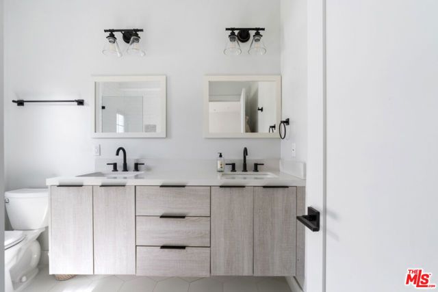 738 Parkman Avenue, Los Angeles, CA 90026