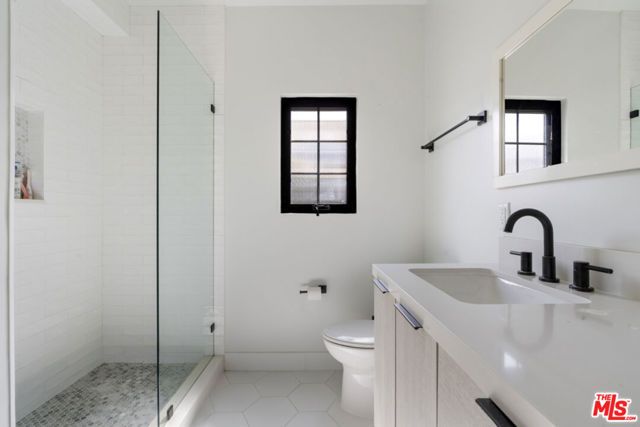 738 Parkman Avenue, Los Angeles, CA 90026