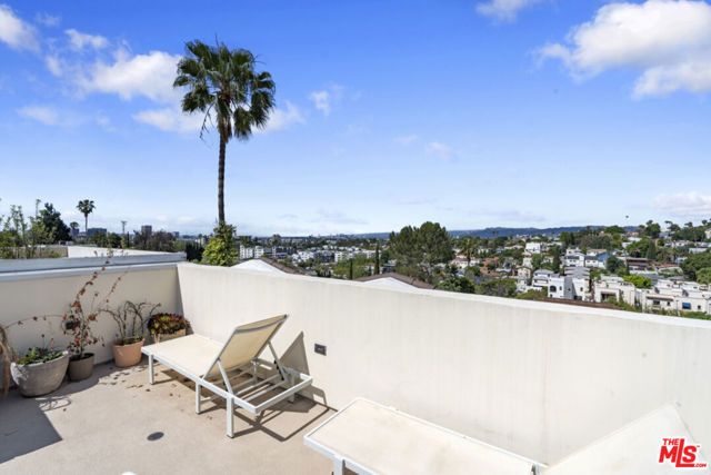 738 Parkman Avenue, Los Angeles, CA 90026