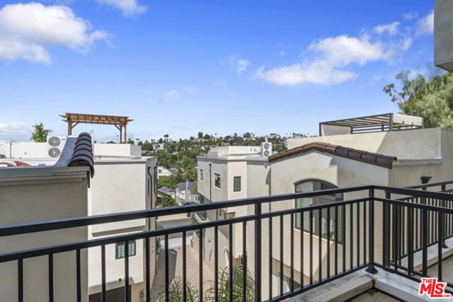 738 Parkman Avenue, Los Angeles, CA 90026