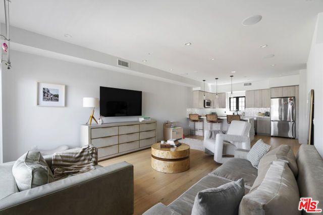 738 Parkman Avenue, Los Angeles, CA 90026