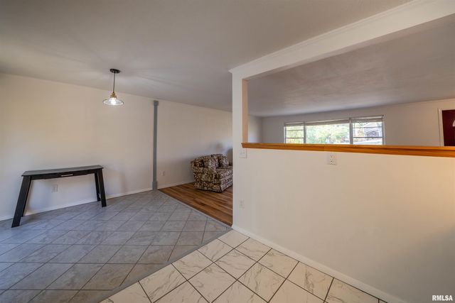 320 LAWNDALE Avenue, Creve Coeur, IL 61610