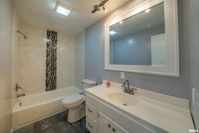 320 LAWNDALE Avenue, Creve Coeur, IL 61610