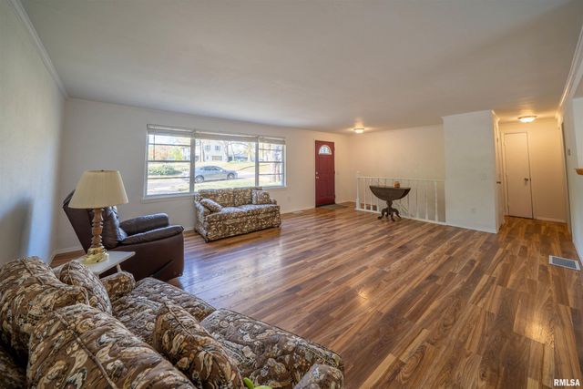 320 LAWNDALE Avenue, Creve Coeur, IL 61610