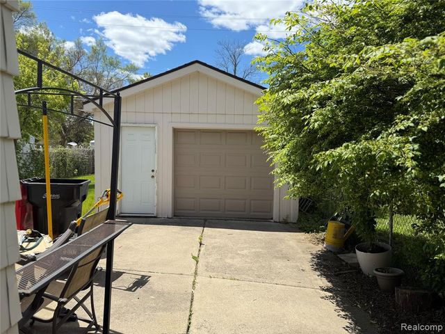 22017 Seminole Street, Southfield, MI 48033