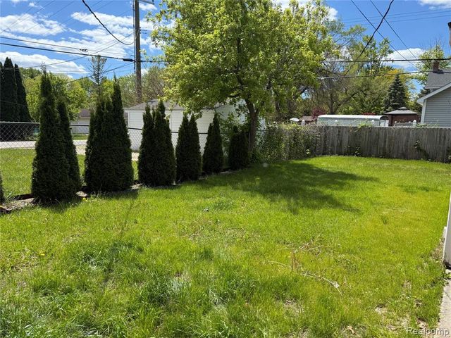 22017 Seminole Street, Southfield, MI 48033
