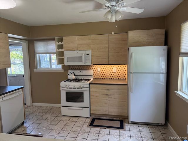 22017 Seminole Street, Southfield, MI 48033