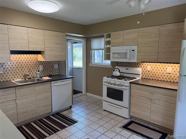 22017 Seminole Street, Southfield, MI 48033