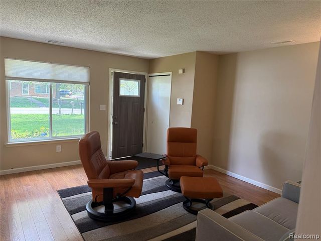 22017 Seminole Street, Southfield, MI 48033