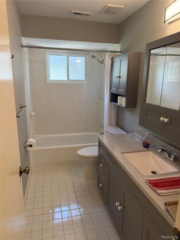 22017 Seminole Street, Southfield, MI 48033