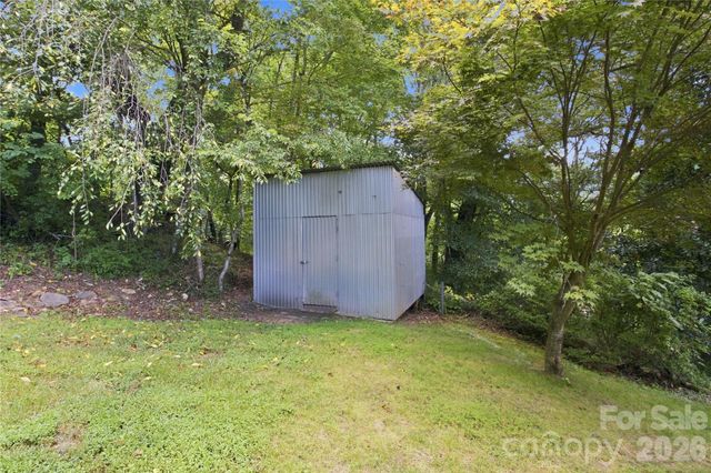 37 Guffey Mountain Road, Fairview, NC 28730