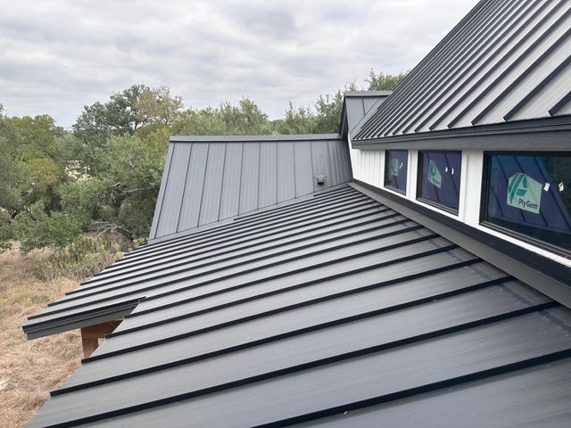 1742 Paradise PKWY, Canyon Lake, TX 78133