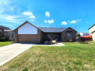1071 LONGFELLOW Drive, Canton Charter Township, MI 48187