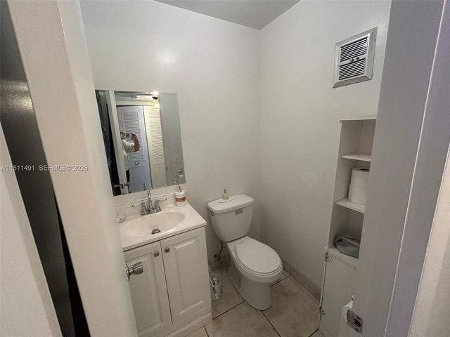 2901 NW 47th Terrace 344B, Lauderdale Lakes, FL 33313