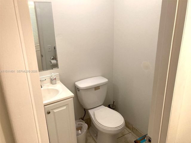 2901 NW 47th Terrace 344B, Lauderdale Lakes, FL 33313