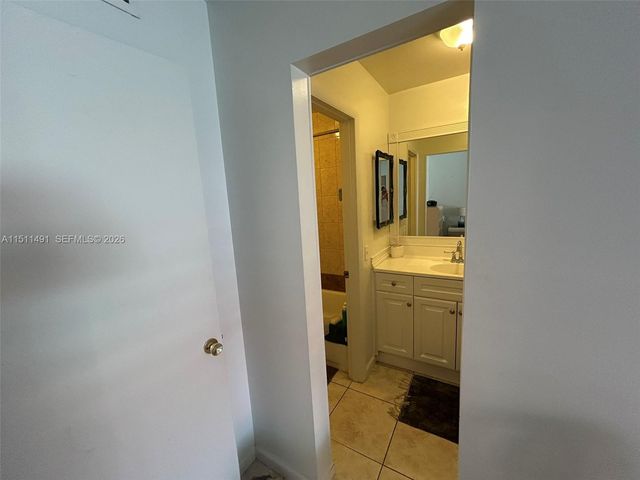 2901 NW 47th Terrace 344B, Lauderdale Lakes, FL 33313