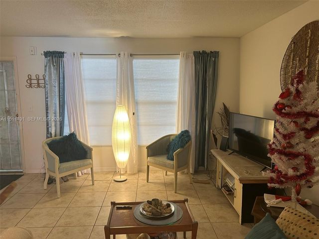 2901 NW 47th Terrace 344B, Lauderdale Lakes, FL 33313