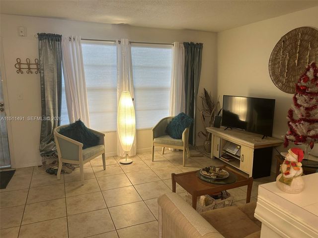 2901 NW 47th Terrace 344B, Lauderdale Lakes, FL 33313