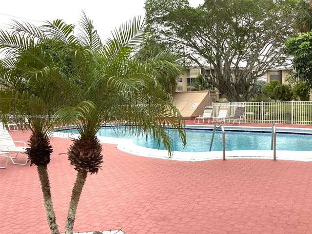 2901 NW 47th Terrace 344B, Lauderdale Lakes, FL 33313