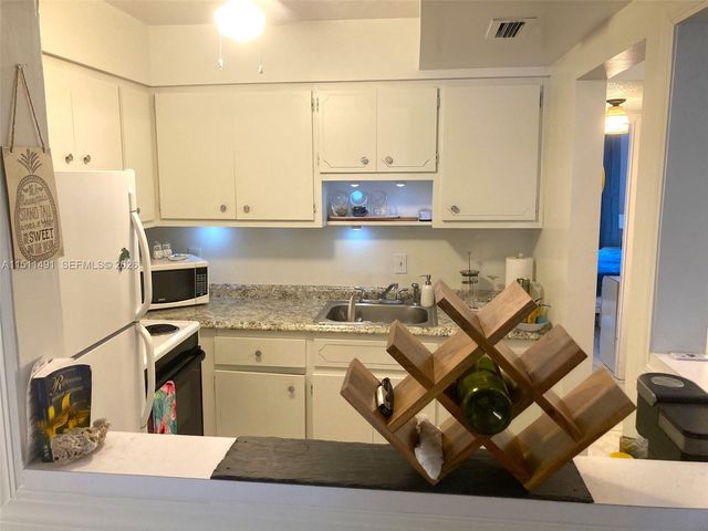 2901 NW 47th Terrace 344B, Lauderdale Lakes, FL 33313