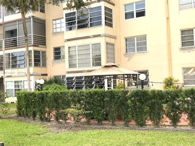 2901 NW 47th Terrace 344B, Lauderdale Lakes, FL 33313