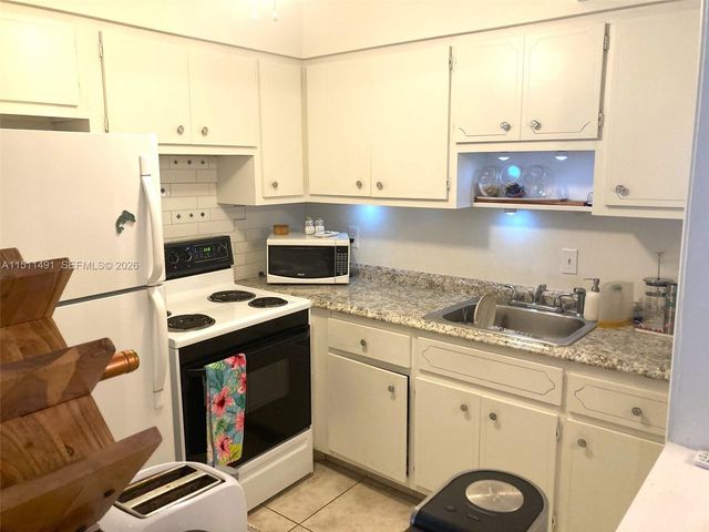 2901 NW 47th Terrace 344B, Lauderdale Lakes, FL 33313