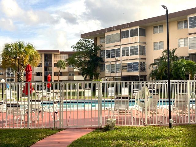 2901 NW 47th Terrace 344B, Lauderdale Lakes, FL 33313
