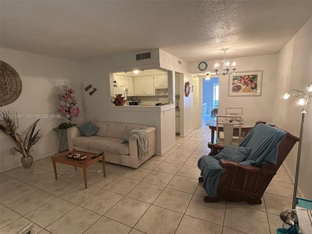 2901 NW 47th Terrace 344B, Lauderdale Lakes, FL 33313