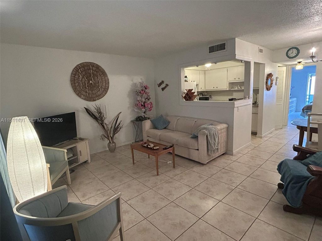 2901 NW 47th Terrace 344B, Lauderdale Lakes, FL 33313