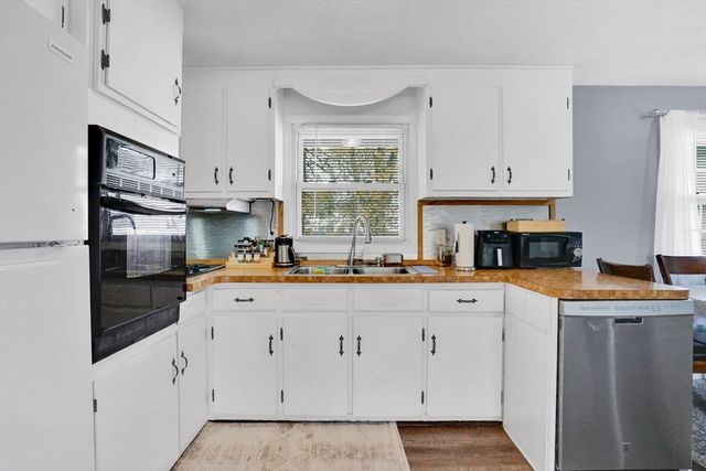 94 Cora Ave, Chicopee, MA 01013