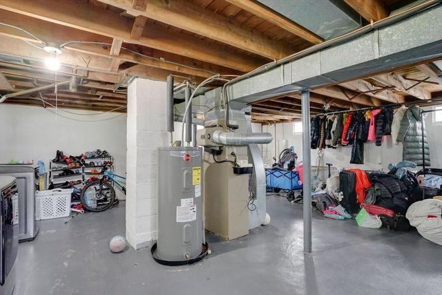 94 Cora Ave, Chicopee, MA 01013