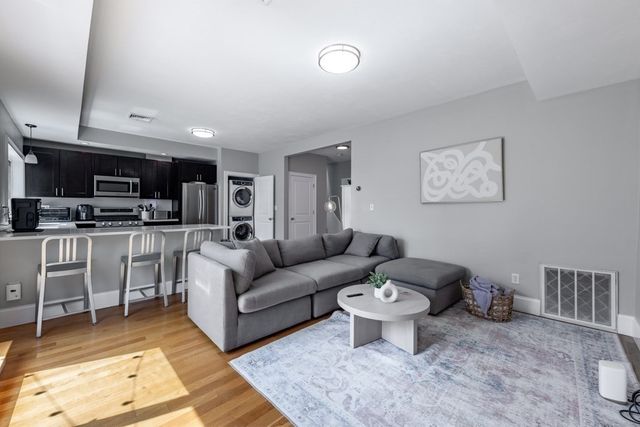 417 East 7th St 2, Boston, MA 02127