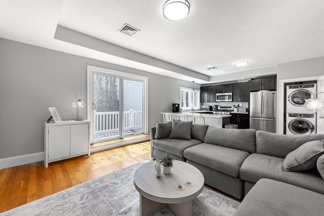 417 East 7th St 2, Boston, MA 02127