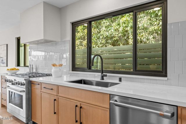 645 Oak Crest Drive, Sierra Madre, CA 91024