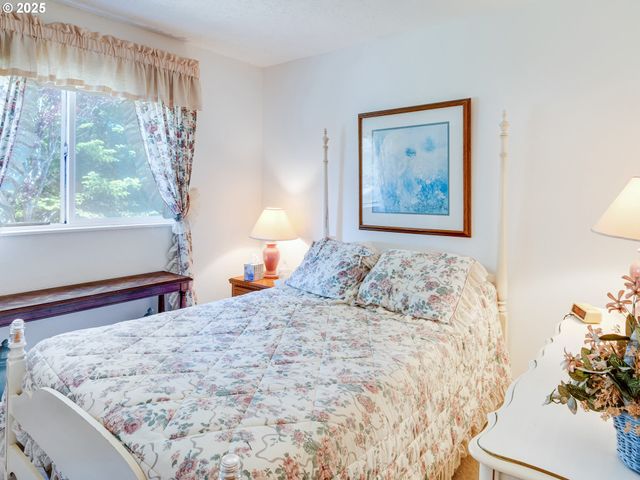635 Se BALL Blvd, Waldport, OR 97394