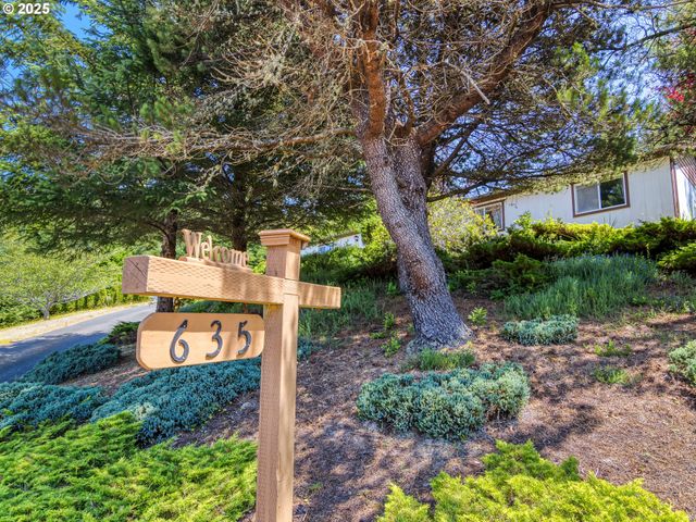 635 Se BALL Blvd, Waldport, OR 97394