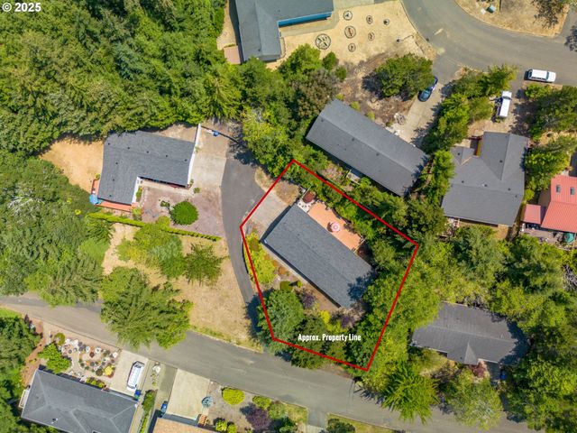 635 Se BALL Blvd, Waldport, OR 97394