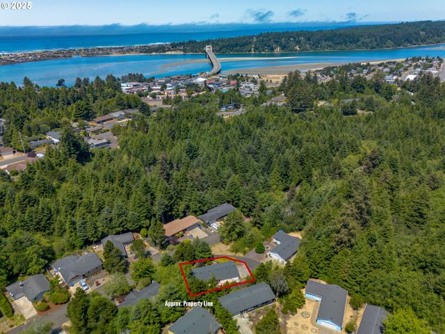 635 Se BALL Blvd, Waldport, OR 97394