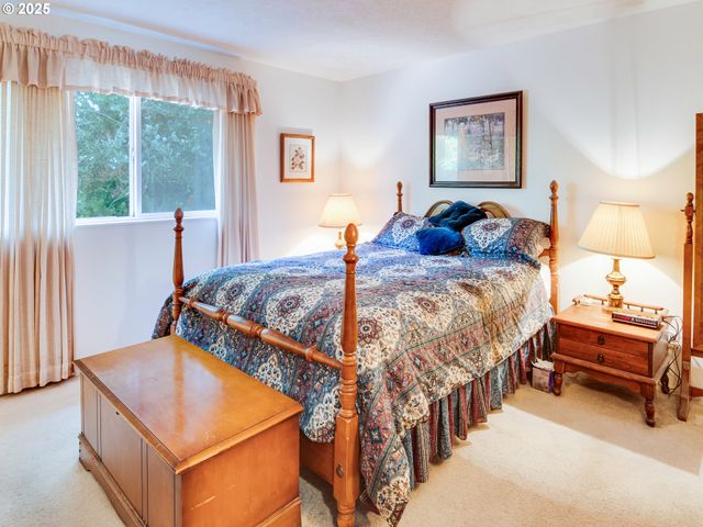 635 Se BALL Blvd, Waldport, OR 97394