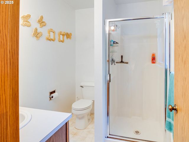 635 Se BALL Blvd, Waldport, OR 97394