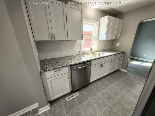 2925 Noyes Avenue, Charleston, WV 25304